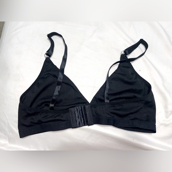 Simple Black Bra (never worn before) - Picture 2 of 3
